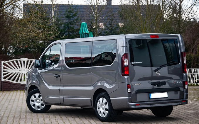 Opel Vivaro cena 66990 przebieg: 236000, rok produkcji 2018 z Korfantów małe 781